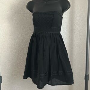 Black strapless dress. Perfect for your next festival!!